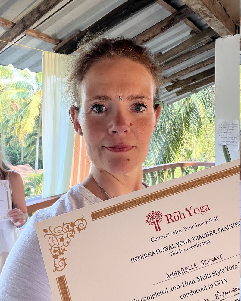 Annabelle Seynave, professeure de Hatha Yoga à Bruxelles — Centre Santosha
