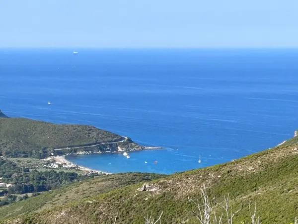 Vue sur la mer et la baie depuis les hauteurs du Cap Corse