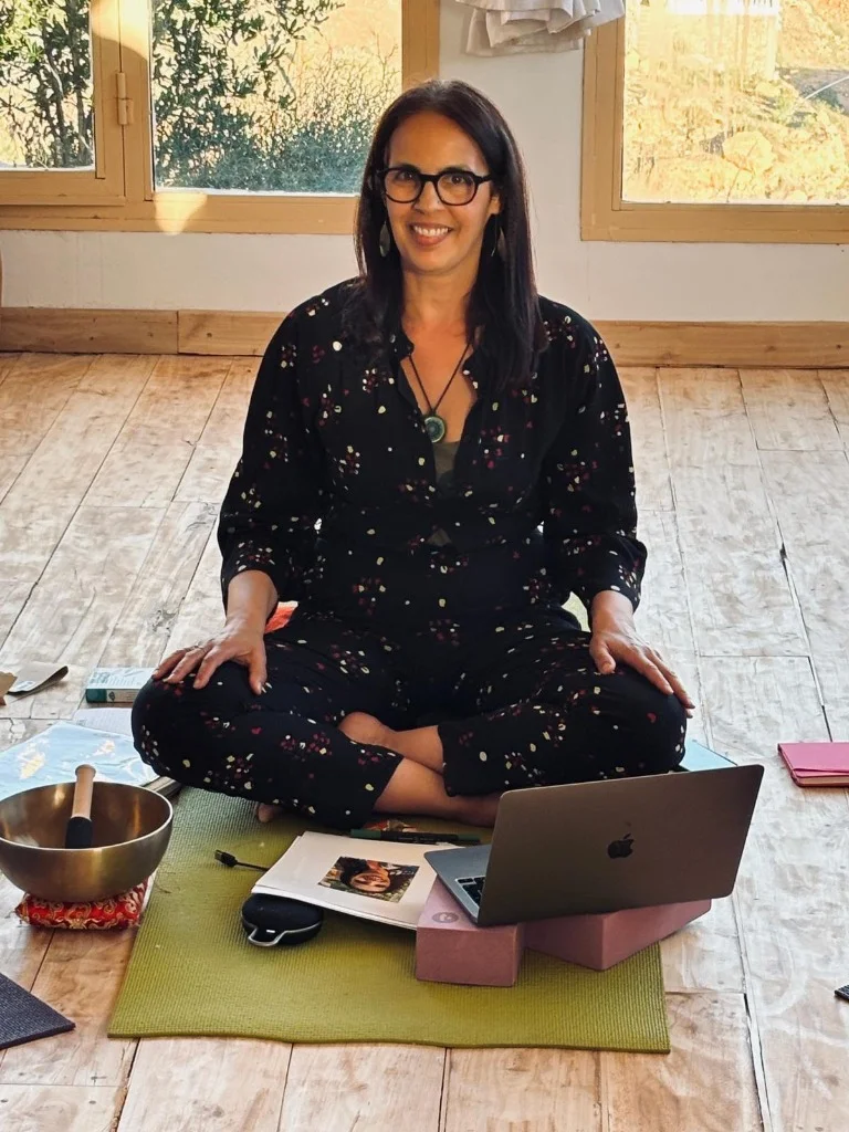 Fadoua Amrani, professeure de Yoga Restauratif et Bain Sonore