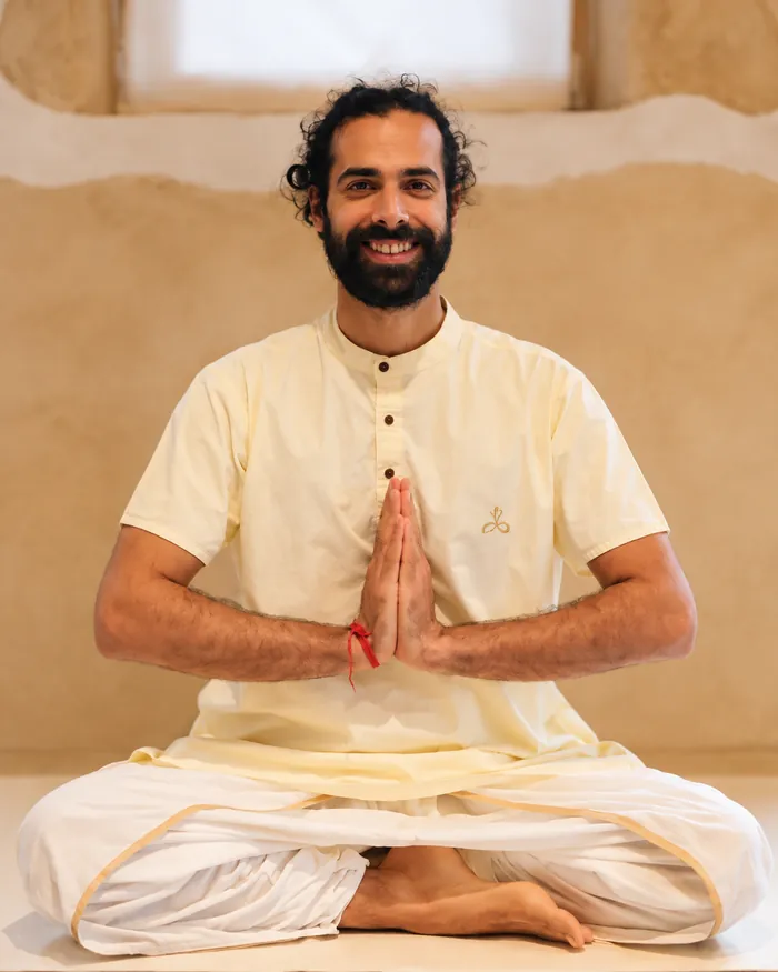 Joseph Ponzevera, professeur de Hatha Yoga classique à Jodoigne — Centre Santosha