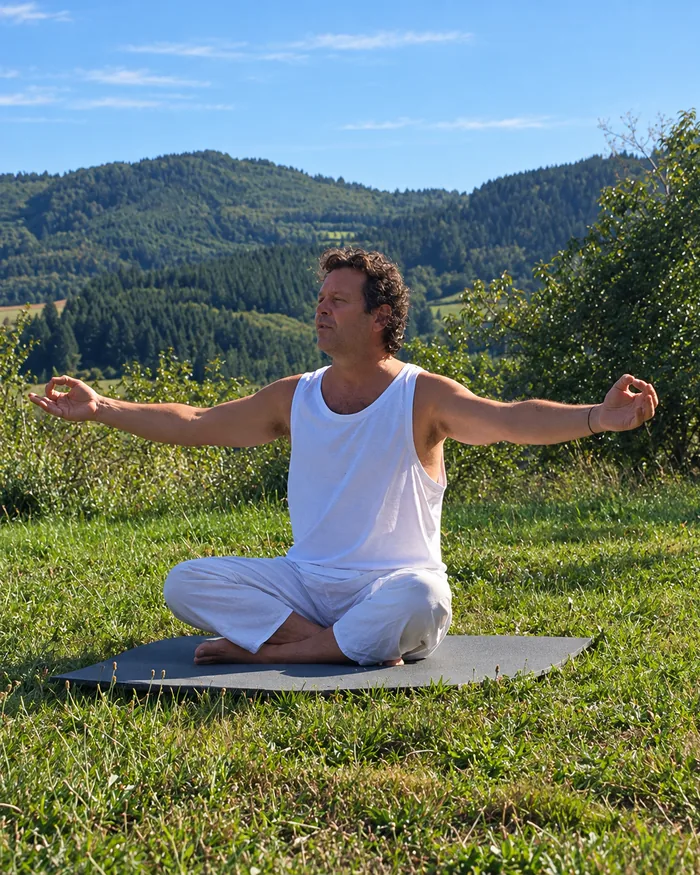 Yves, professeur de Kundalini Yoga à Jodoigne — Centre Santosha
